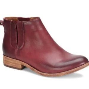 Kork-Ease burgundy / maroon booties 7.5